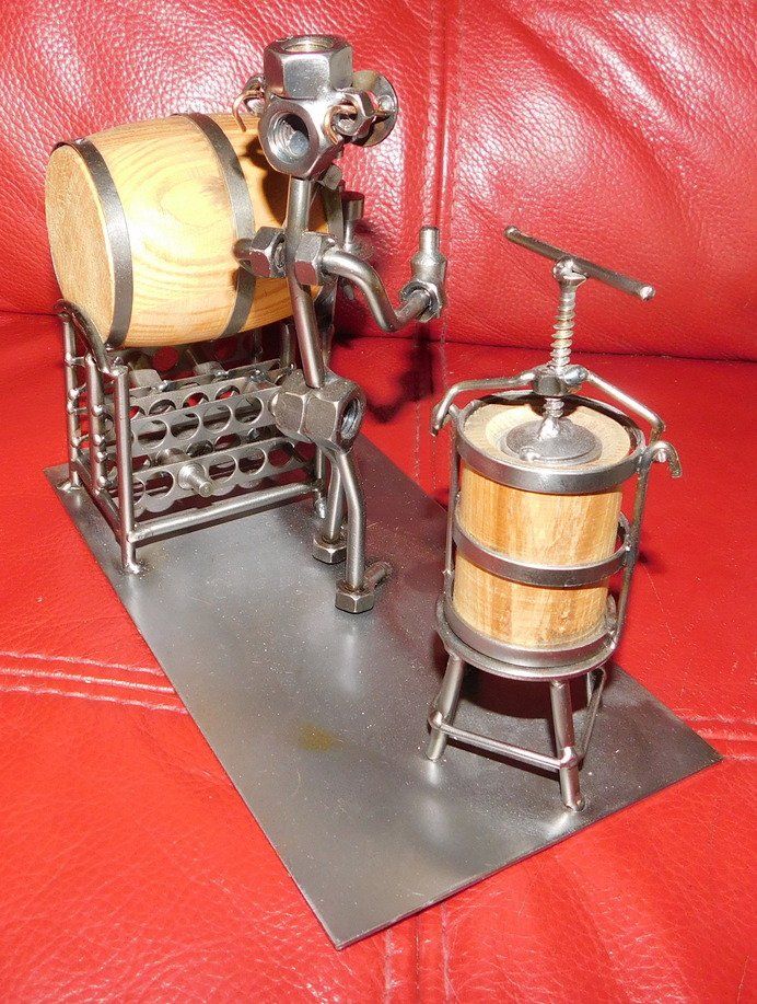 Sculture & Statue: Schraubenmännchen, Winzer, 13 x 23   H 18 cm – Usato da Villnachern venduto da Schnugelchen 2
