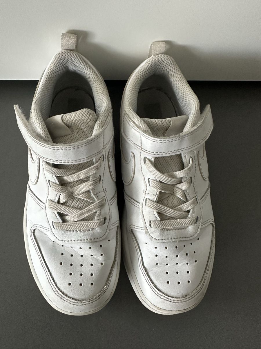 Nike Scarpe per ragazzi: Nike Turnschuhe weiss Grösse 33 – Usato da Uetikon am See venduto da Ccsibi 3