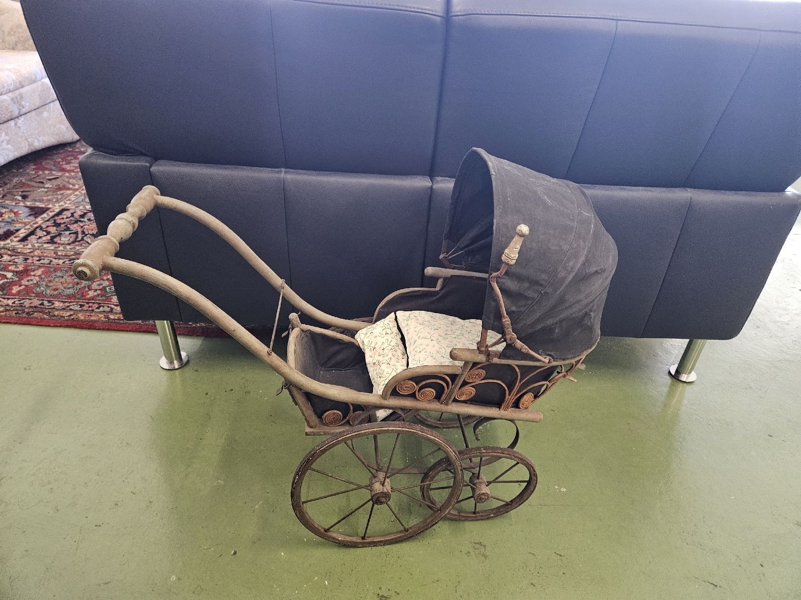 Carrozzine per bambole: Antiker Puppenwagen  – Usato da Pratteln venduto da Cartonsducoeur_bl 2
