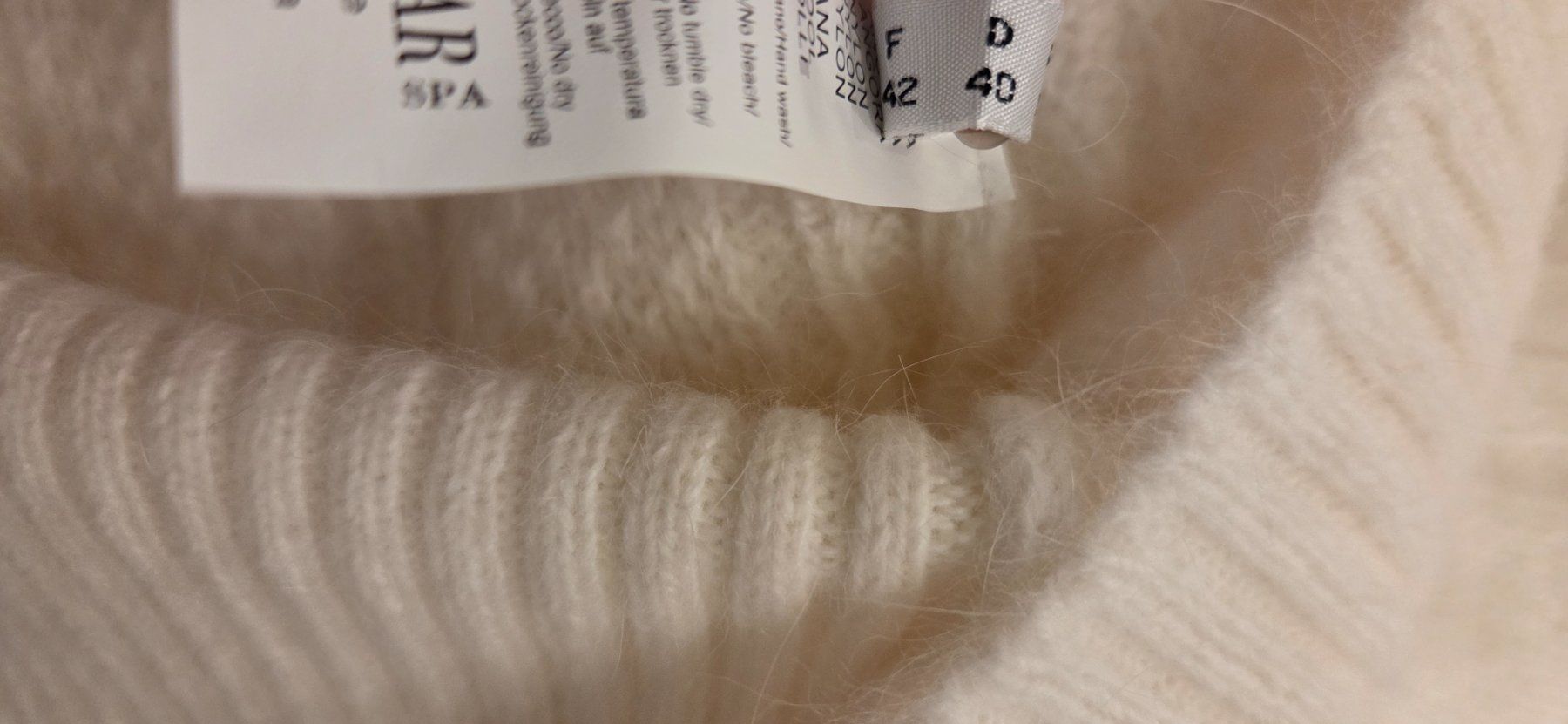 Maglioni & Felpe: Edler Rollkragenpullover Angora, NEU, BLUGIRL, Gr.40 – Nuovo e nell'imballaggio originale da Wettswil venduto da doe_x6nz 3
