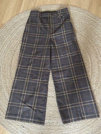 Trendige Zara-Hose mit Karomuster, Grösse 40. Herbst-Look!