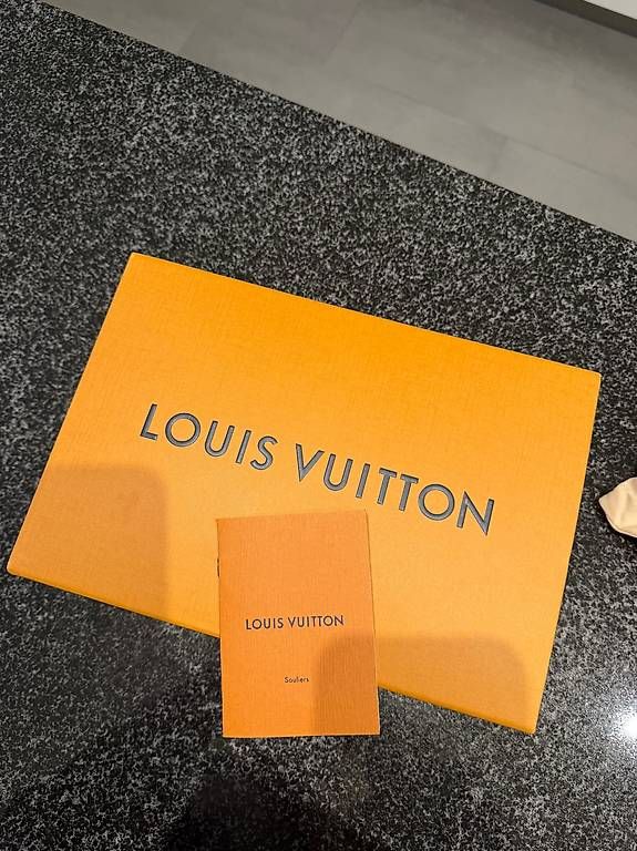 Louis Vuitton Damenschuhe: Louis Vuitton Sneaker Grösse 38 – Gebraucht aus volketswil von Jessicajennifer 4