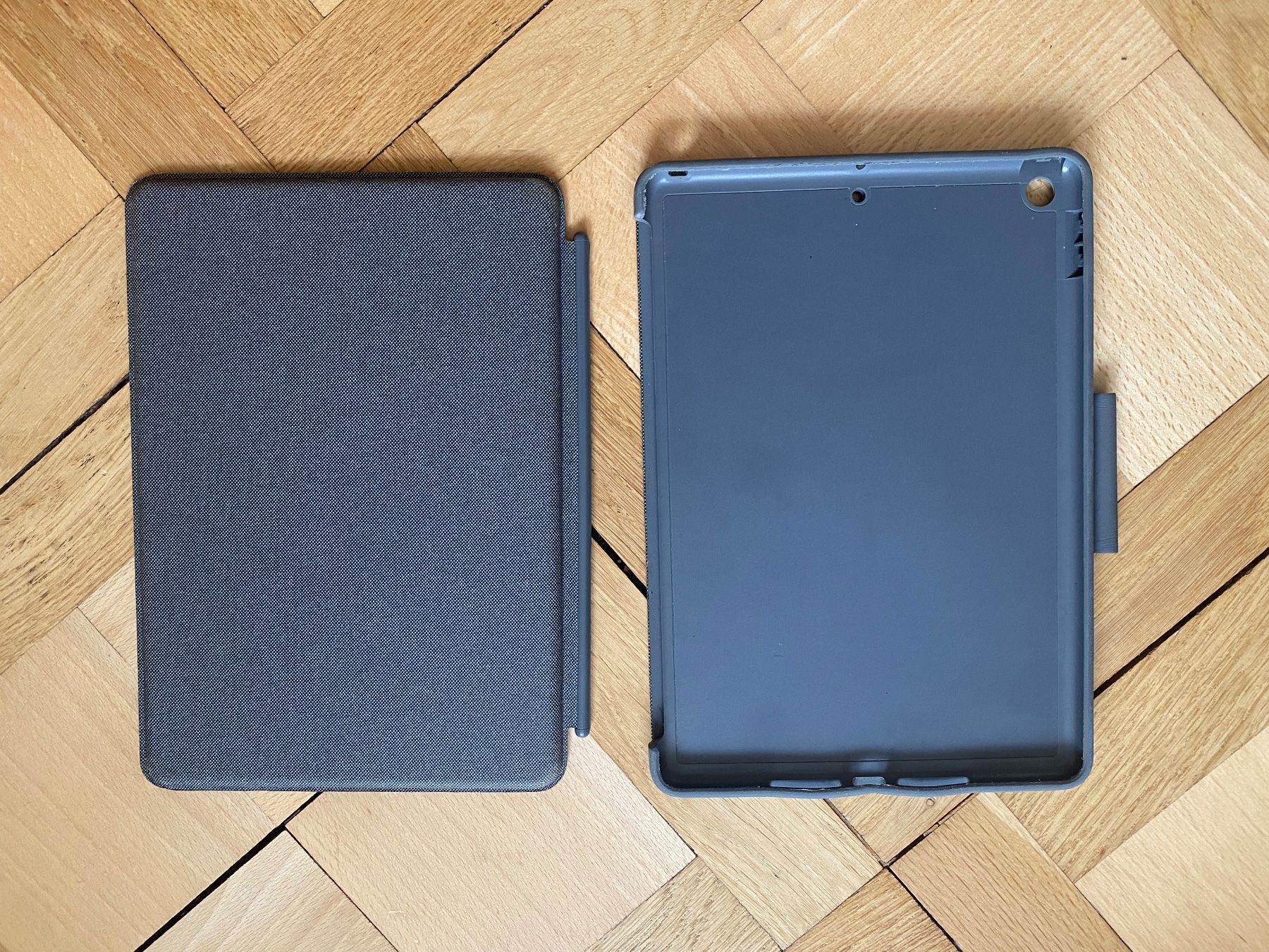 Coques & Sacs: logitech combo touch case 7-9 gen ipad – D'occasion à Zürich par chind 1