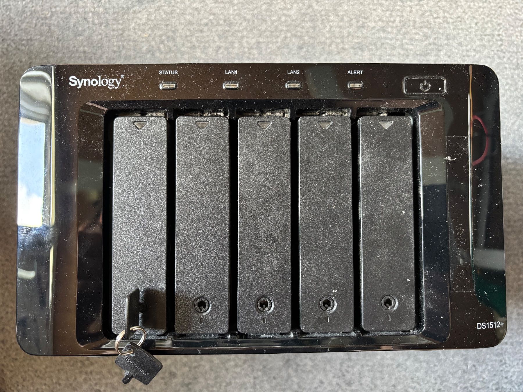 Synology Server: Synology DS1512+ defekt – Defekt aus Adlikon von zeromode