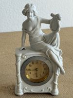 Antike Figur Biskuitporzellan mit Tischuhr