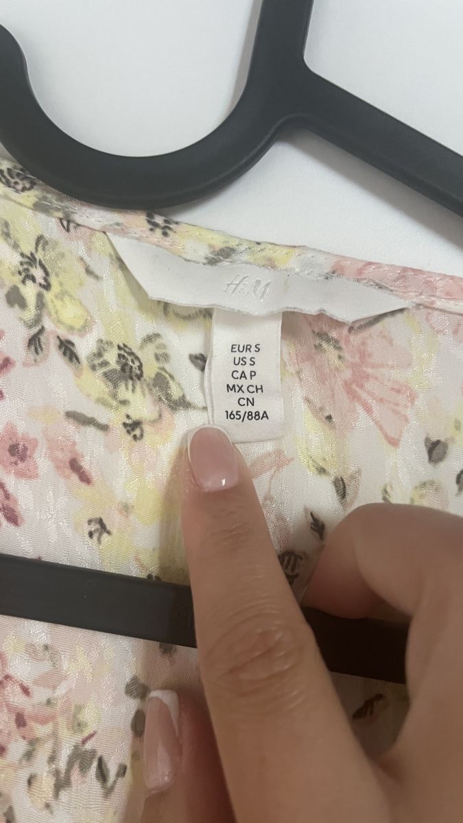 H&M Chemisiers: Bluse mit Blumenmuster – Neuf (Voir description) à Hüntwangen par ric_kyz5 1
