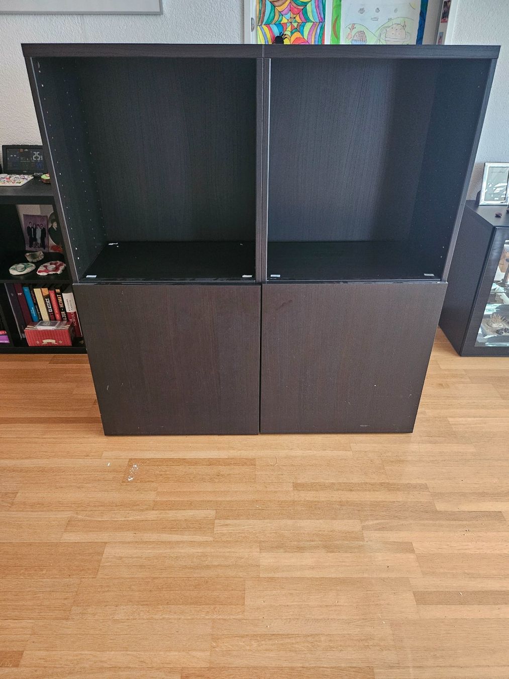 Ikea Armadi: Ikea Besta Schrank schwarzbraun zu verschenken – Usato da Herrliberg venduto da Timberwolfer