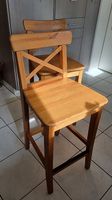 Zwei Barhocker Holz mit Kreuzlehne