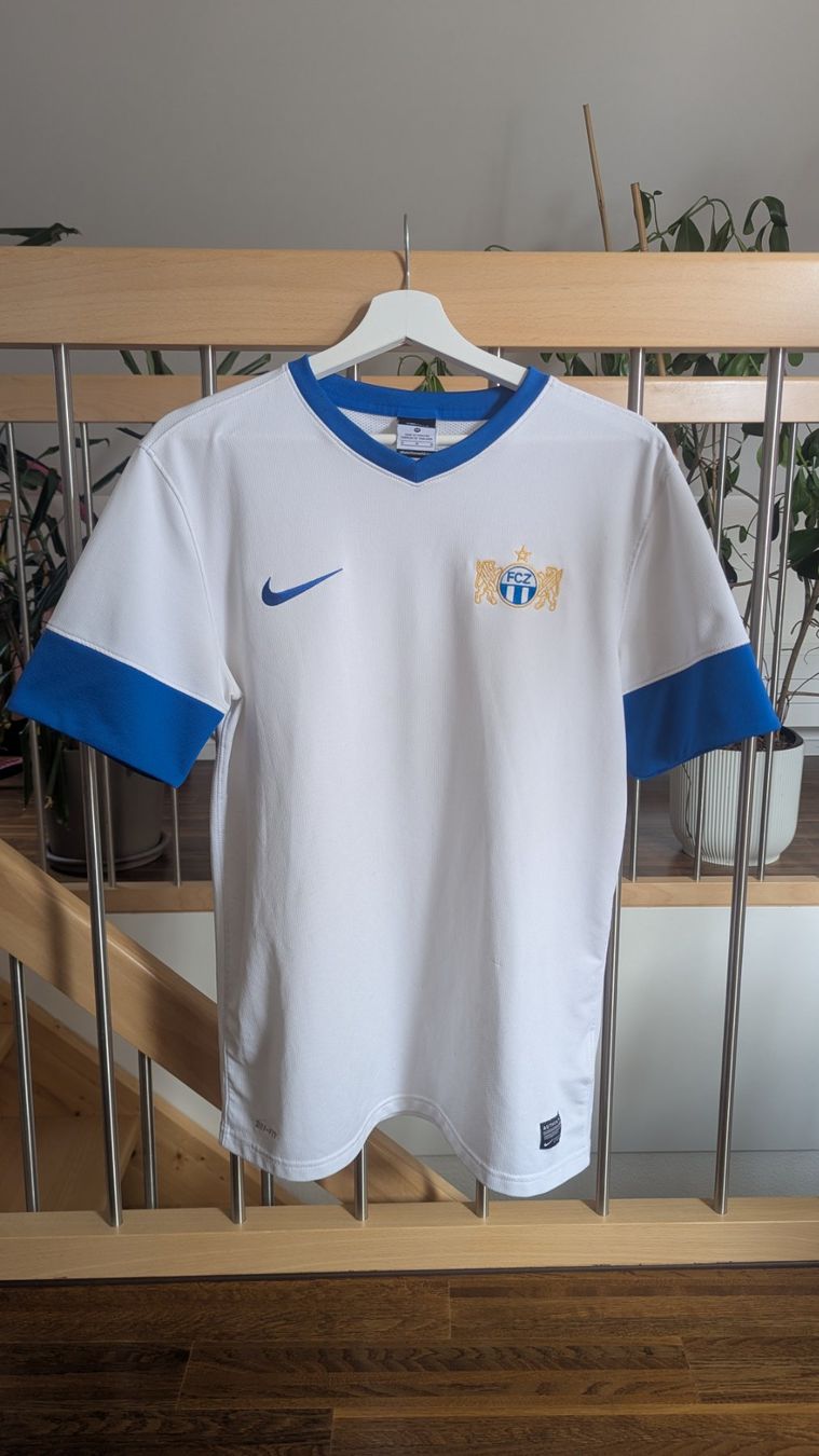 Canottiere & Pantaloni: Fc Zürich 2013 Heim Trikot – Usato da Zürich venduto da DebsBre