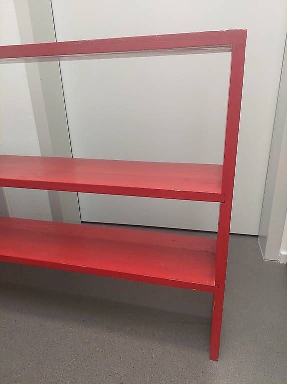 Regale: Schönes rotes Holzregal – Gebraucht aus Bern von dor_qj8q 1