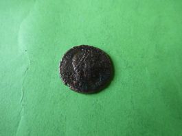 uralte Bronzemünze  16 mm     2.10 g
