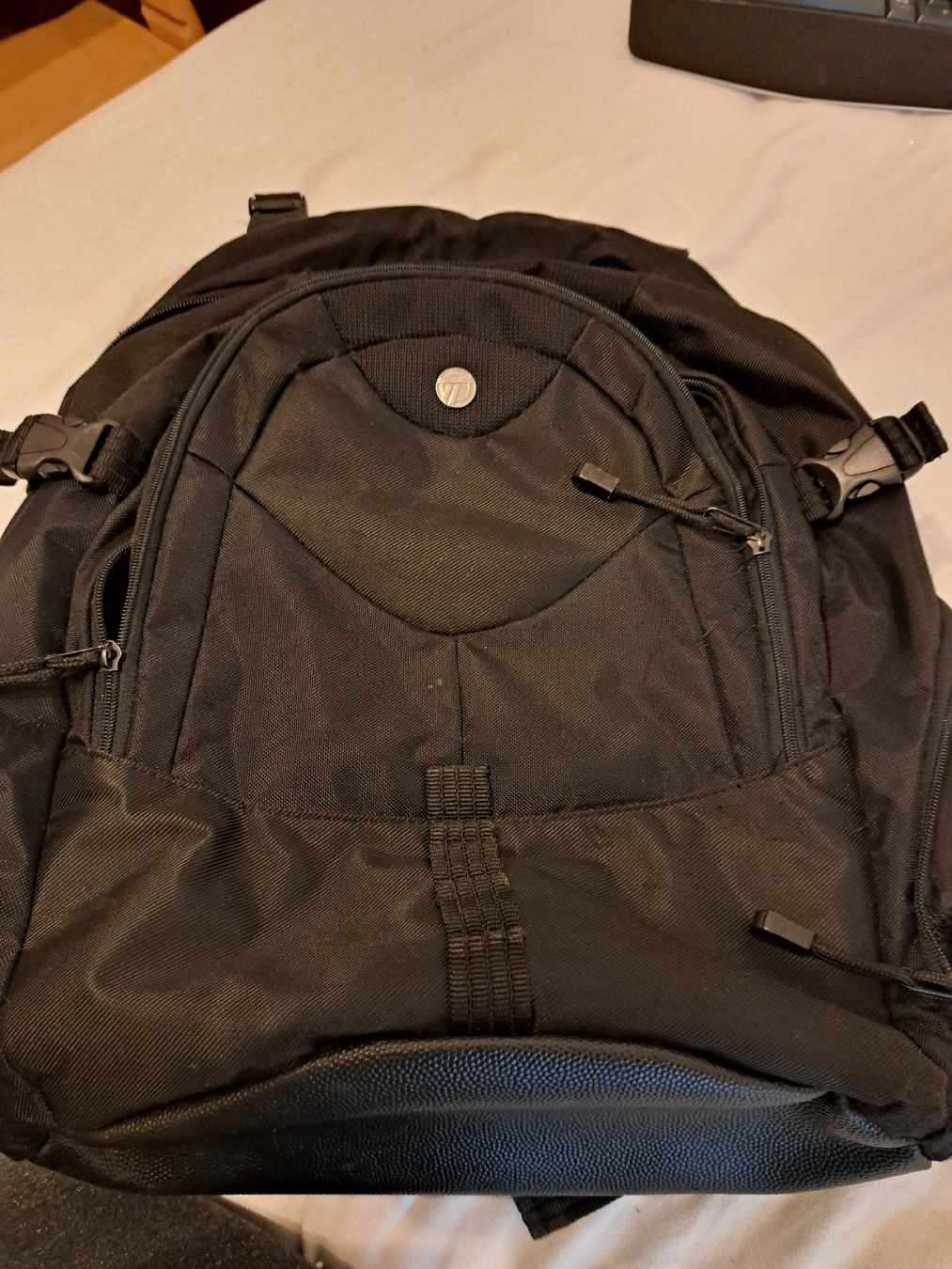 Zaini: Praktischer, schwarzer Notebookrucksack – Usato da Triesenberg venduto da Anastasia26