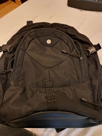 Praktischer, schwarzer Notebookrucksack