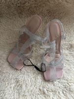 Zara Sandalen mit Absatz aus Vinyl und mit Strasssteinen