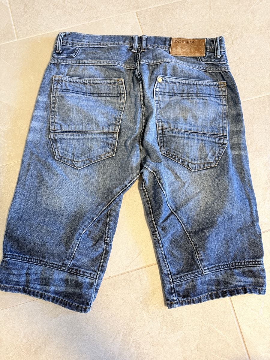 H&M Jeans: H&MJeans Shorts Gr. 30 oder ca. 170 – Usato da Brüttisellen venduto da Ayersa 1