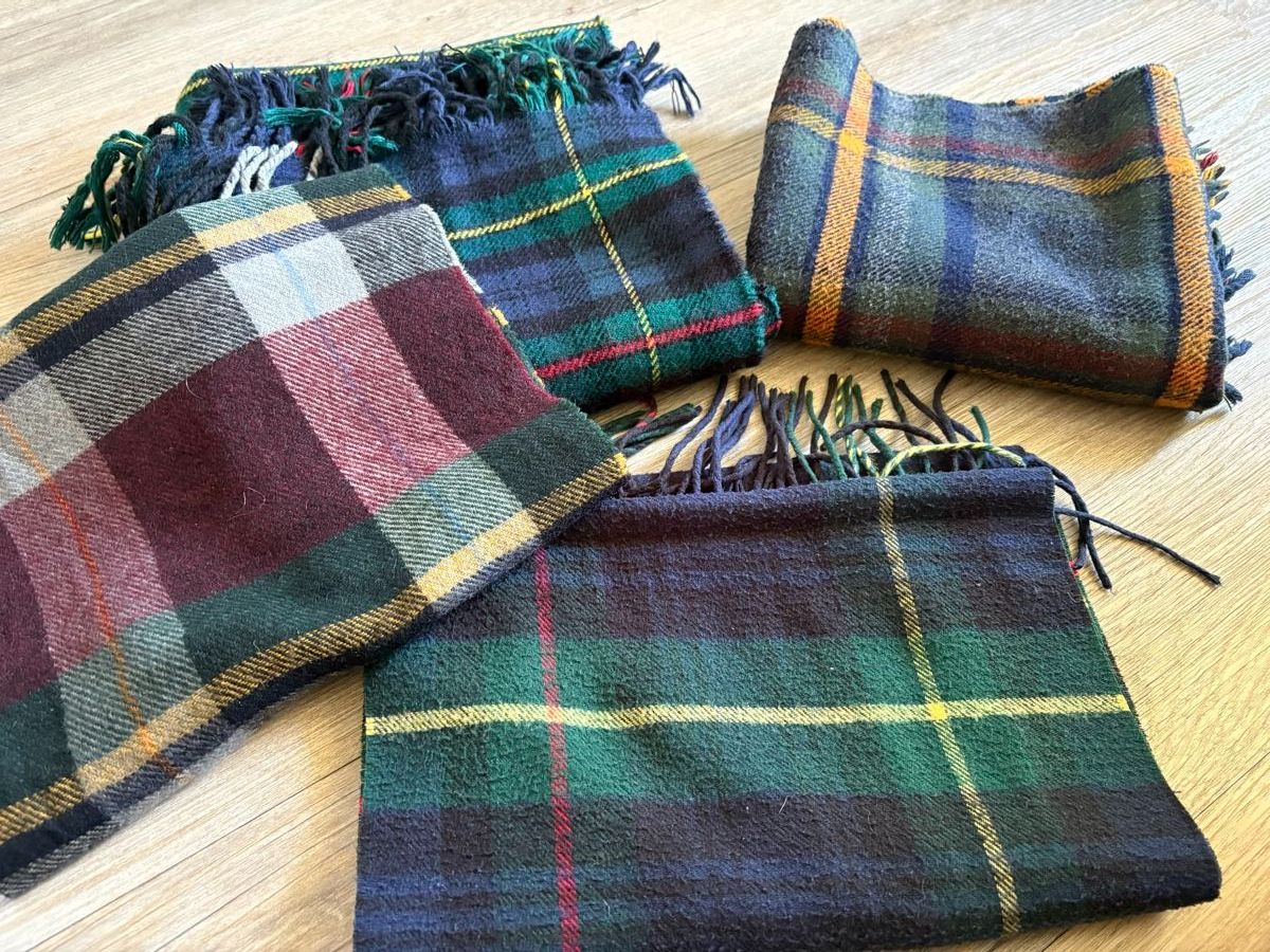 Foulard & Sciarpe: Lot de 4 écharpes à carreaux – Usato da Zweisimmen venduto da Domii 7