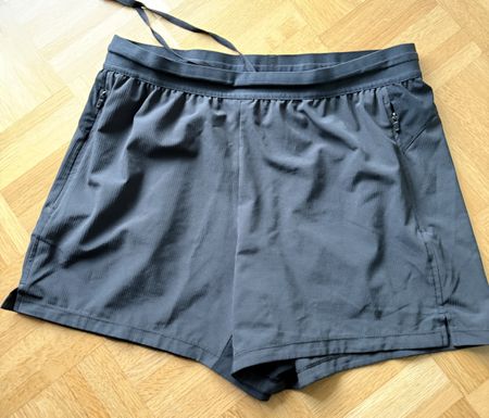 Nike Dri-FIT Laufshorts, neuwertig, Grösse L, ideal für Spor