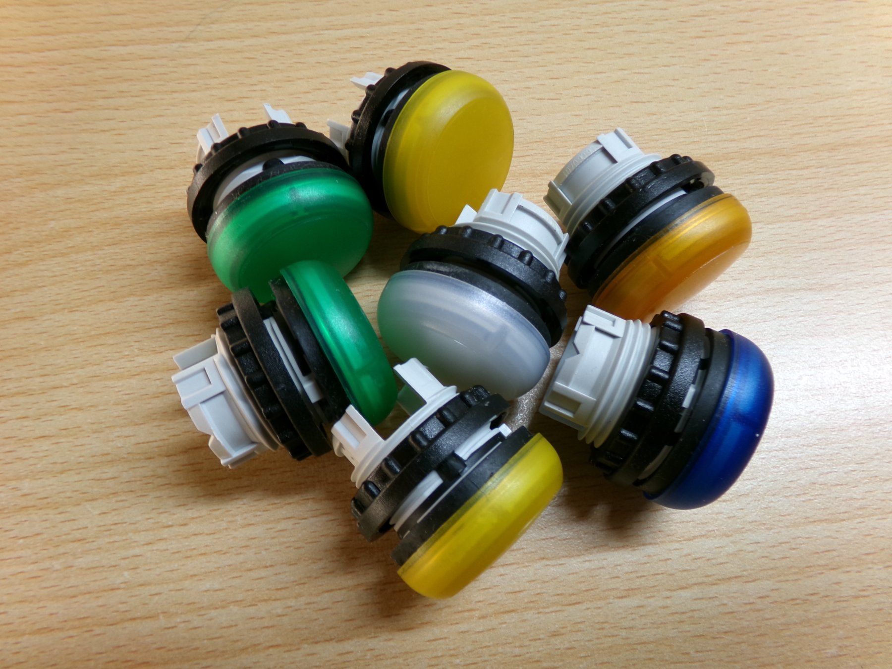 Eaton Schalter: 7St. Kalotten diverse Farben – Gebraucht aus Hombrechtikon von Maloev17 3