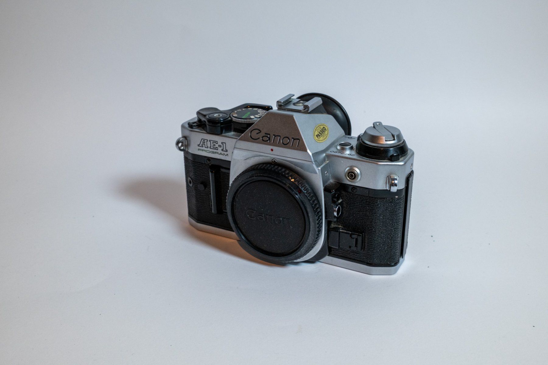 Canon Fotocamera: Canon AE-1 Program  Body only – Usato da Zürich venduto da Mutheee