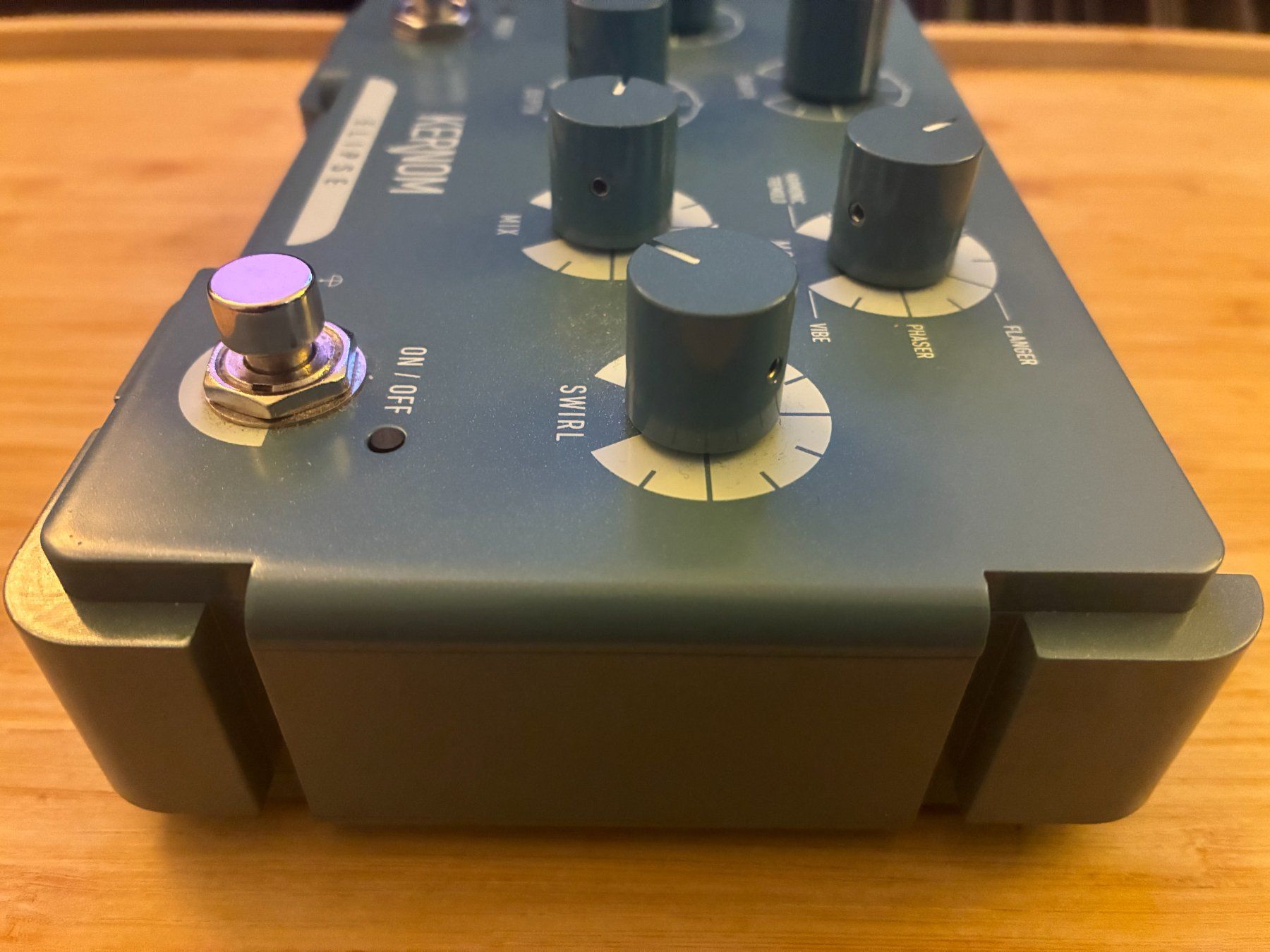 Strumenti musicali: KERNOM ELIPSE Multi-Modulation Pedal – Usato da Zürich venduto da Diegom81 1
