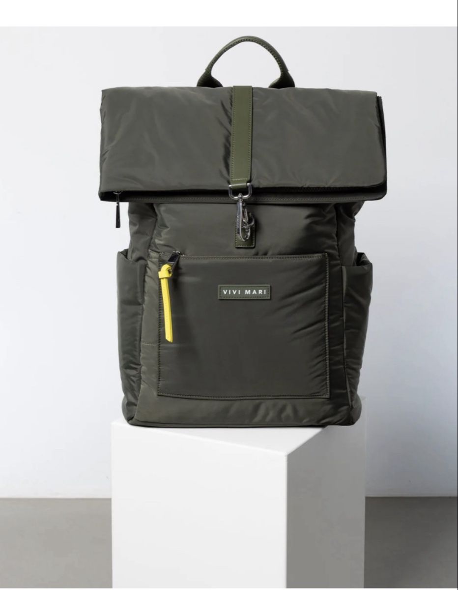 Vivi Mari Zaini: VIVI MARI Padded Backpack Medium Olive Laptopfach – Nuovo (secondo la descrizione) da Küsnacht ZH venduto da santa_cruz84