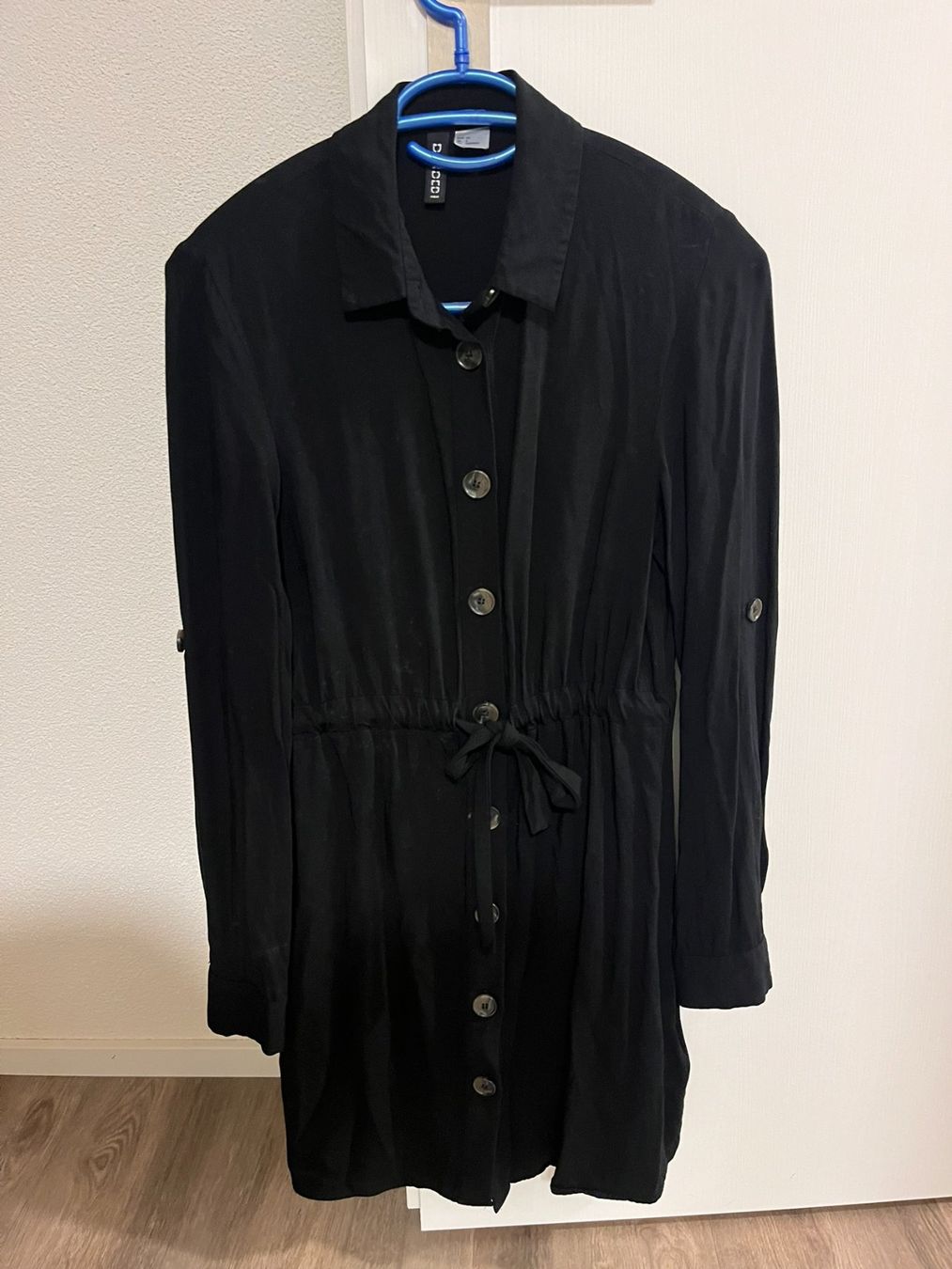Vestiti: Hemdblusenkleid H&M schwarz – Usato da Erstfeld venduto da imla_