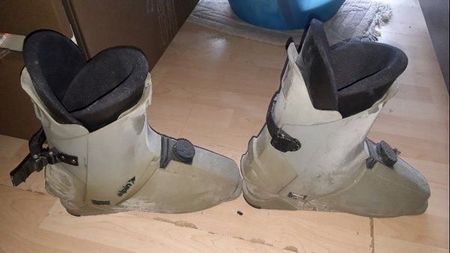 1 Paar Alpin Skischuhe