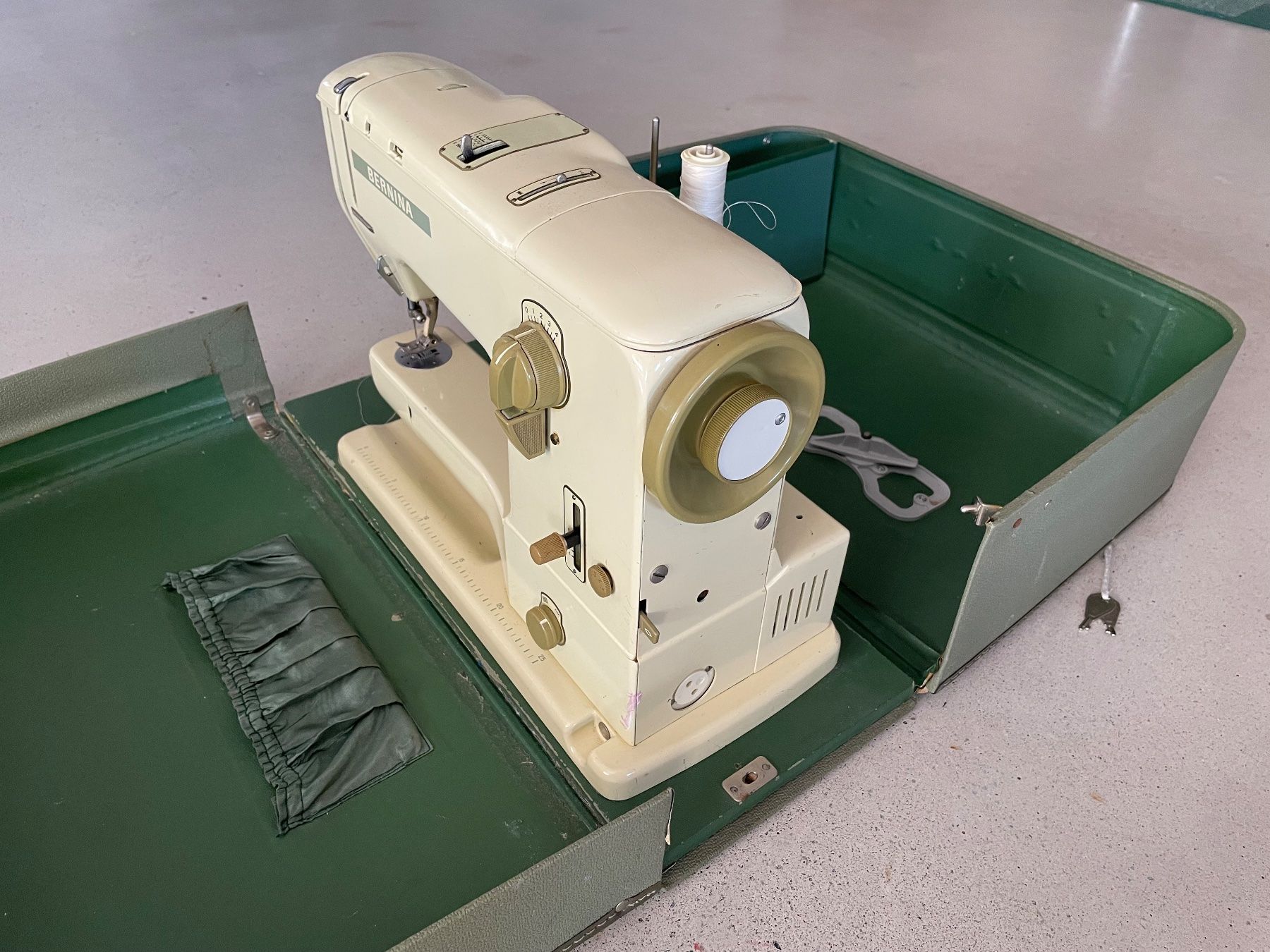 Bernina Machines à coudre: Nähmaschine Bernina record 731 – Défectueux à Jonen par Canadas 1