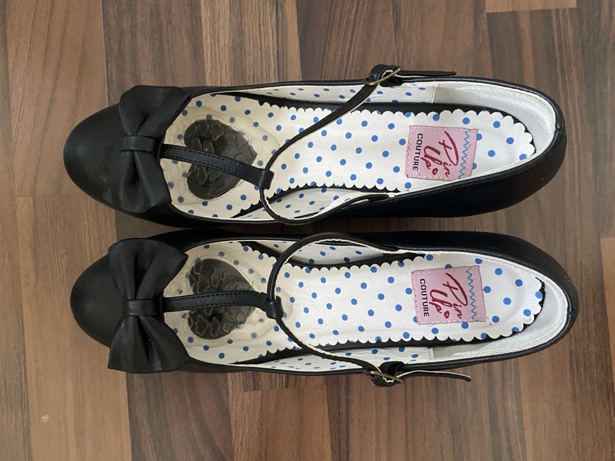 Damenschuhe: Pin Up Couture Pumps Schwarz Gr. 42 – Gebraucht aus Hugelshofen von M.Zollinger 2