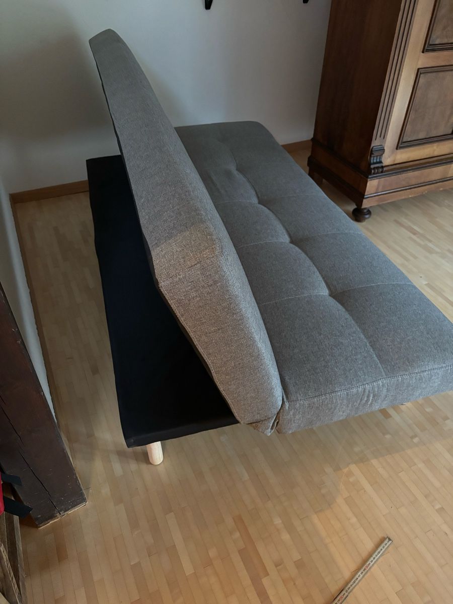 Divani: Schlafsofa grau 2-Sitzer guter Zustand – Usato da Buckten venduto da Lucky532 1