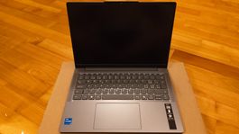 Lenovo IdeaPad Slim 3, 14", i5, 16 GB Ram, 512 GB SSD