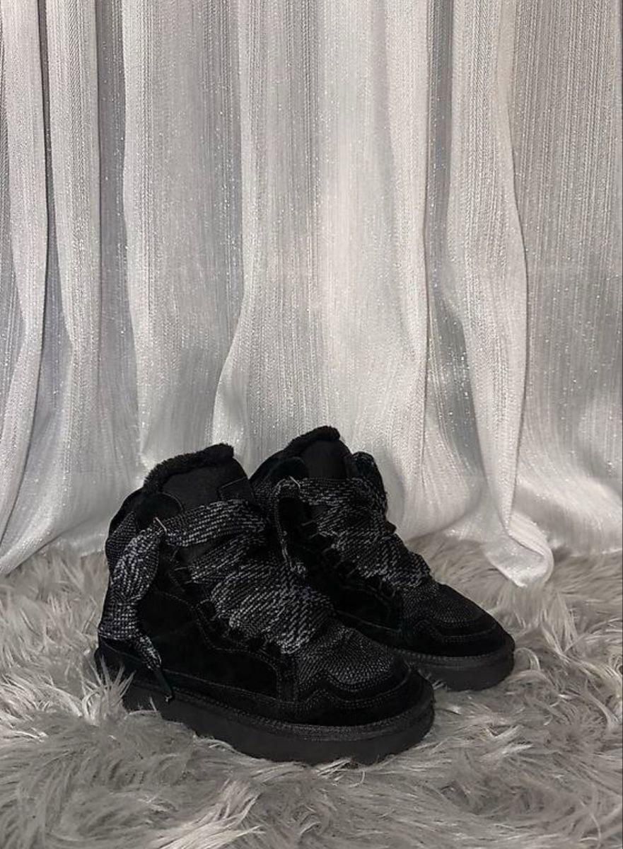 Ugg Scarpe da donna: UGG Highmel – Nuovo (secondo la descrizione) da Münchenbuchsee venduto da anjok 1