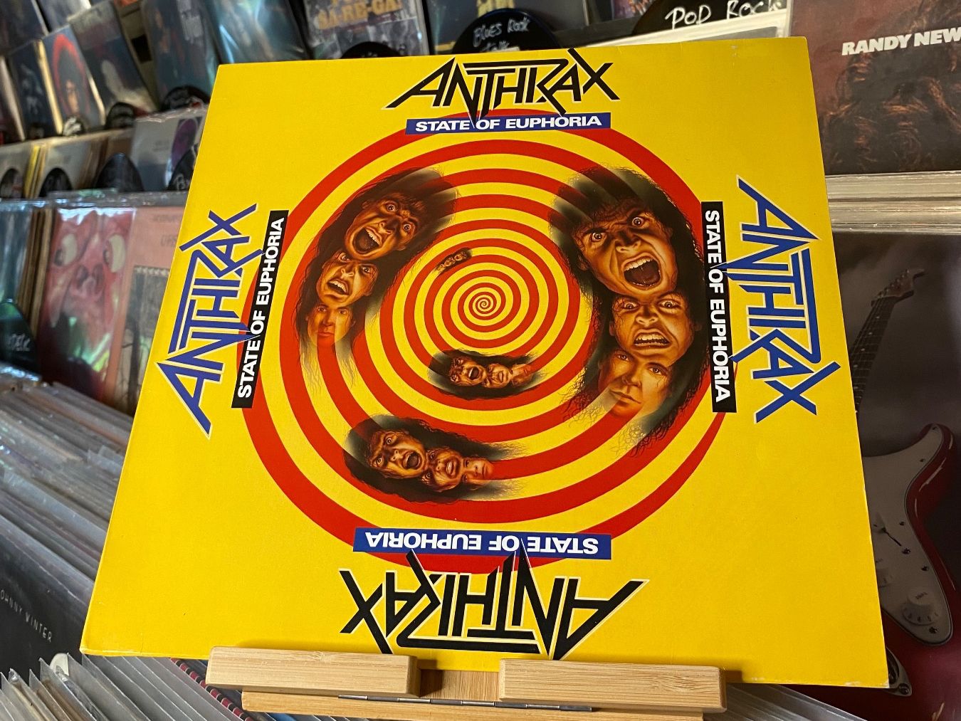 Dischi in vinile: ANTHRAX - STATE OF EUPHORIA...OG EU 1988...VG/VG+ – Usato da Gals venduto da Diskopatshop