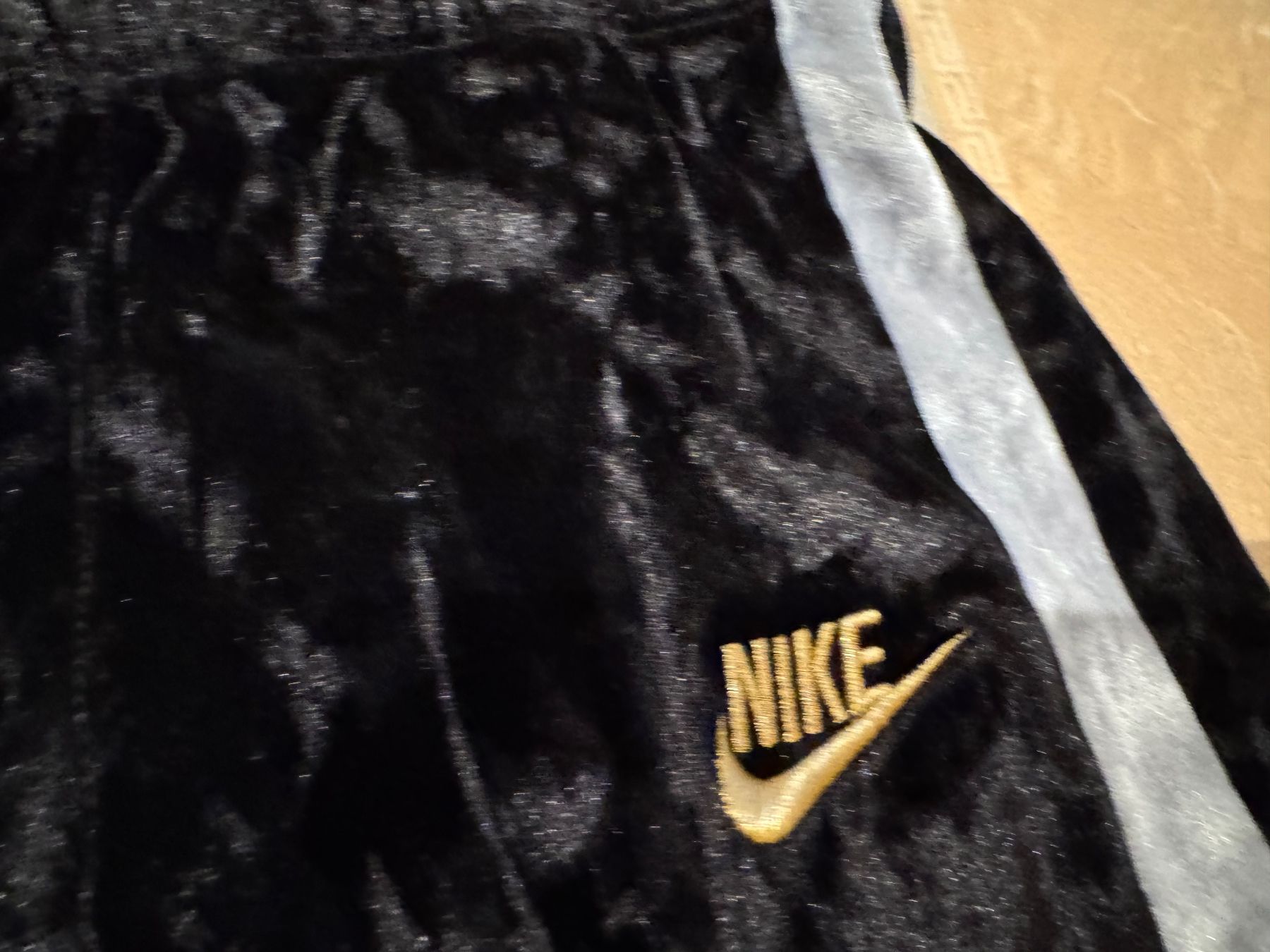 Nike Pantalons: Nike schöne neue Samthose, 3-4J 98-104 – Neuf (Voir description) à Klingnau par Markus14 2