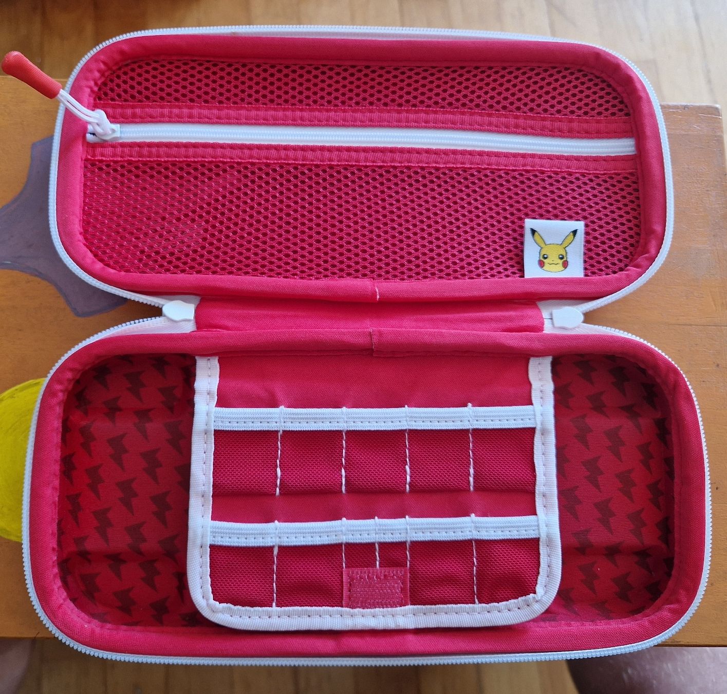Nintendo Console: Nintendo Switch Pikachu Tasche/Hülle Rot – Usato da Möhlin venduto da Lyhme94 1