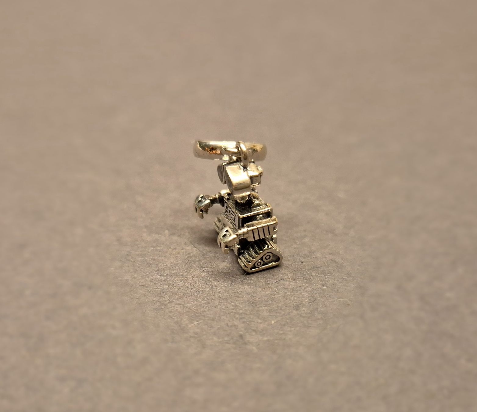 Ciondoli: Silber Charm Wall-E Dangle +Garantie – Nuovo (secondo la descrizione) da Rotkreuz venduto da Carbone_Bijou-Shop 1