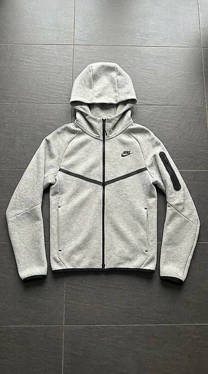 Giacche: Nike Tech Fleece Set Grau – Usato da Münchwilen TG venduto da vic_8wrk 1