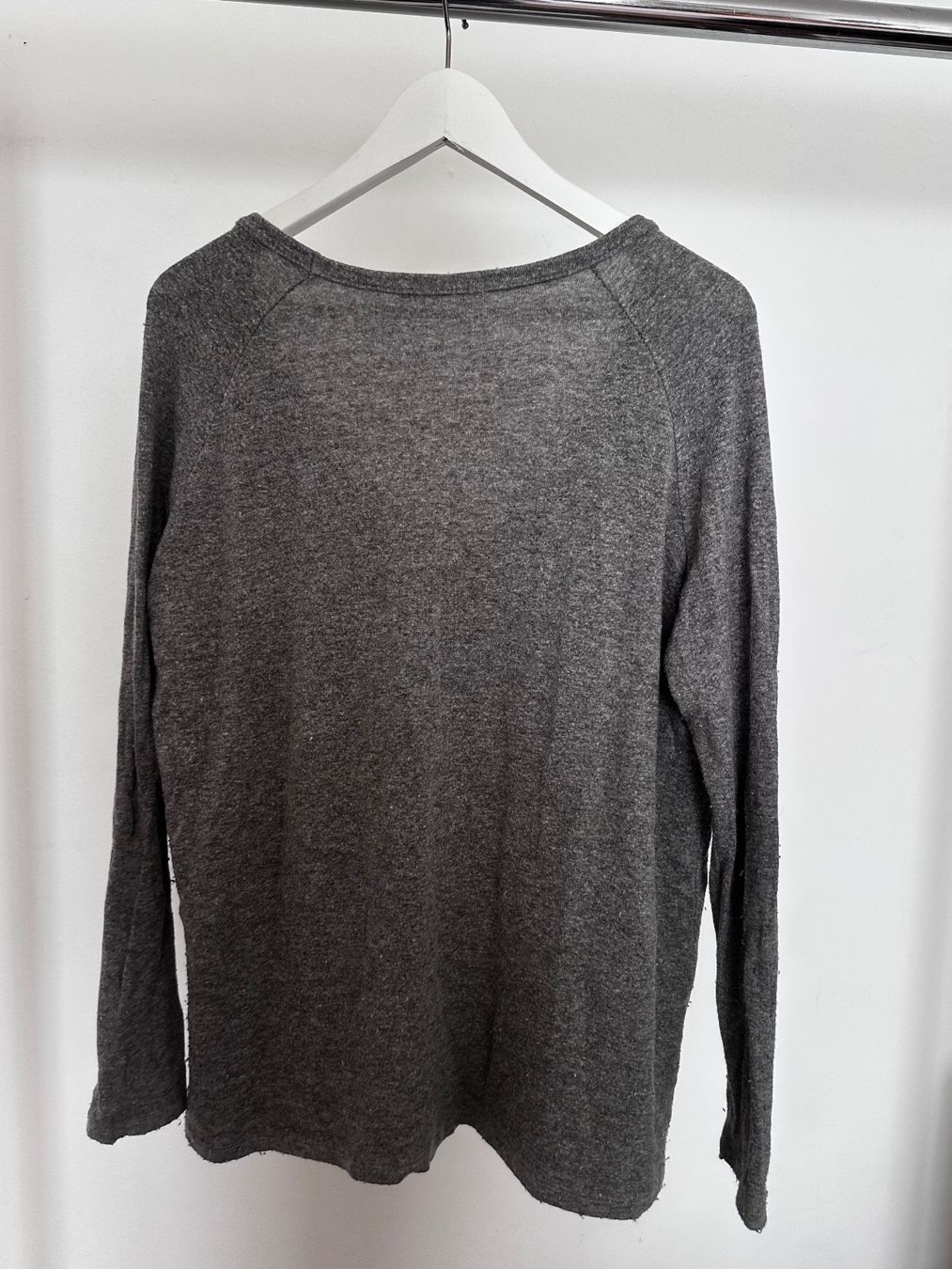Brandy Melville Pullover & Sweatshirts: Brandy Melville V-Ausschnitt Pullover grau Wolle – Gebraucht aus Zürich von ksz_h96n 2