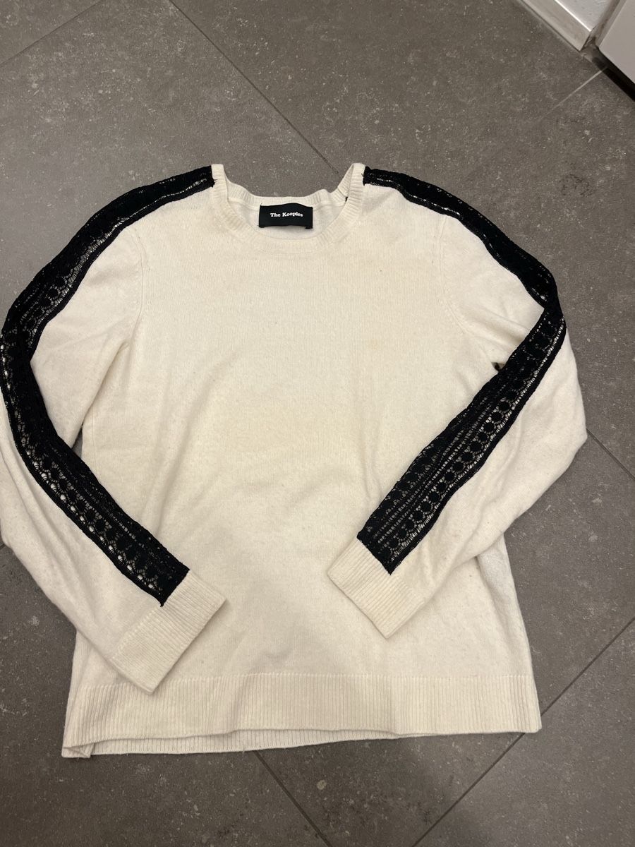 Kooples Pulls & Sweat-shirts: The Kooples Pullover in XS, Kaschmirmix mit schwarzer Spitze – D'occasion à Niederglatt ZH par karinso