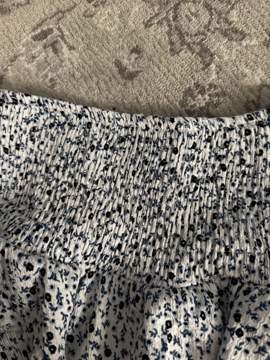 H&M Jupes: Mini Rock Blumen – D'occasion à Schaan par kri_tsw8 1