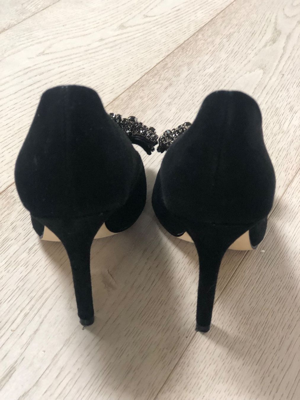 Scarpe da donna: Damen Menbur Absatzschuhe Gr. 37 – Usato da Unterägeri venduto da Lerchemeerenge 3
