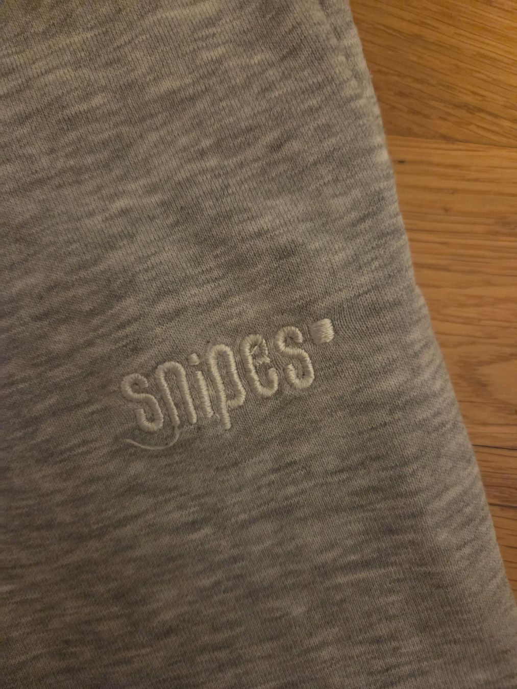 Snipes Pantaloni: Coole Trainerhose von SNIPES GR.XS – Usato da Boppelsen venduto da Guggerlisi 1