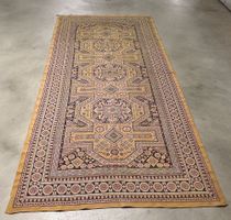 teppich . ca. 1.35 x 2.90m . gepflegt
