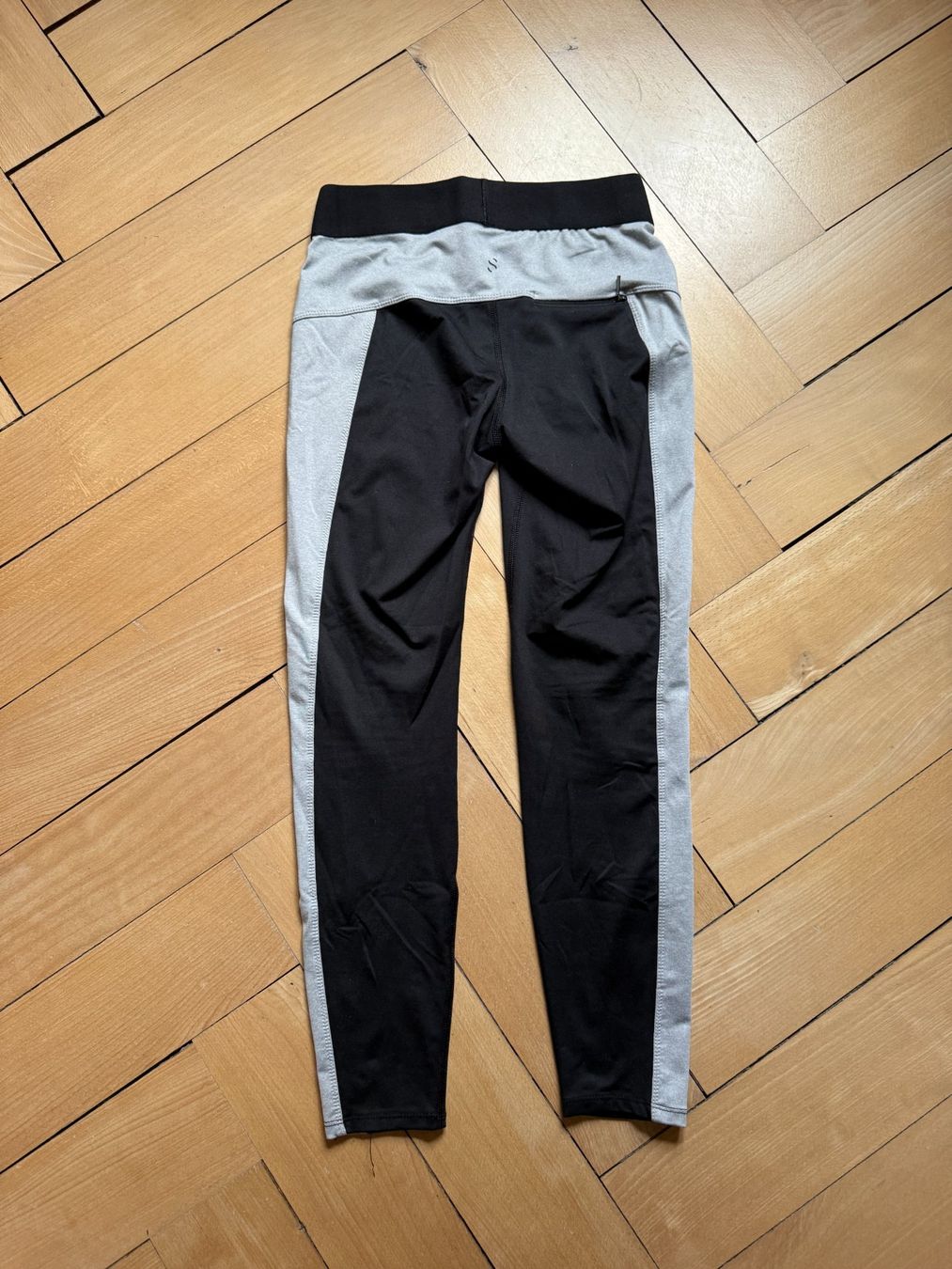 H&M Leggings: Sport Leggings schwarz-grau S – Gebraucht aus Zürich von Diazaio 2