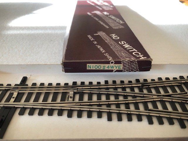 Modellini di ferrovie: Shinohara H0 Weiche N 100 4WYE – Nuovo e nell'imballaggio originale da Frenkendorf venduto da HampeFrenk