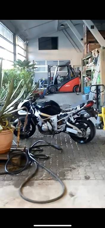 Strada: Yamaha r6 rj03  – Usato da Pfäffikon SZ venduto da rou_t5l7