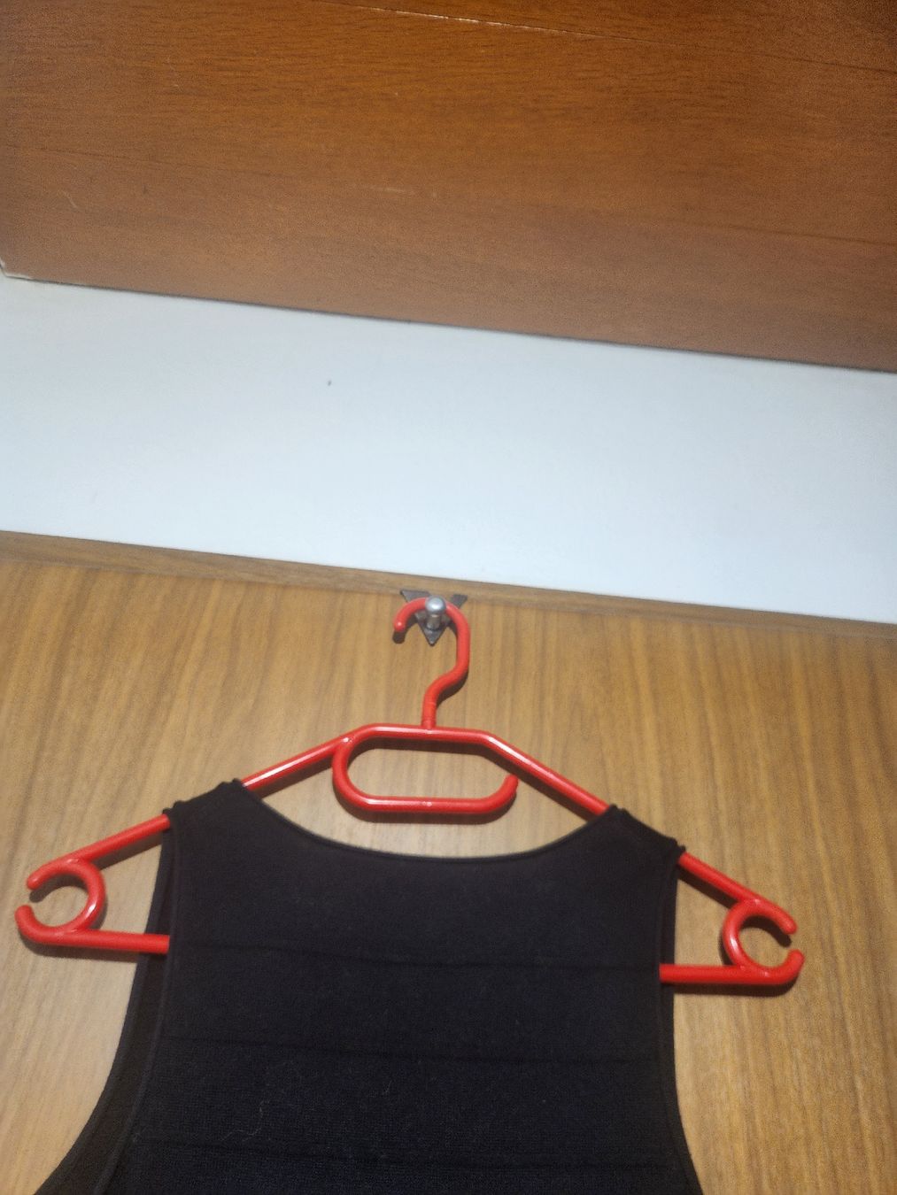 Armani Top: Débardeur Armani Exchange noir taille M – Usato da Niedergösgen venduto da Eva2410 2