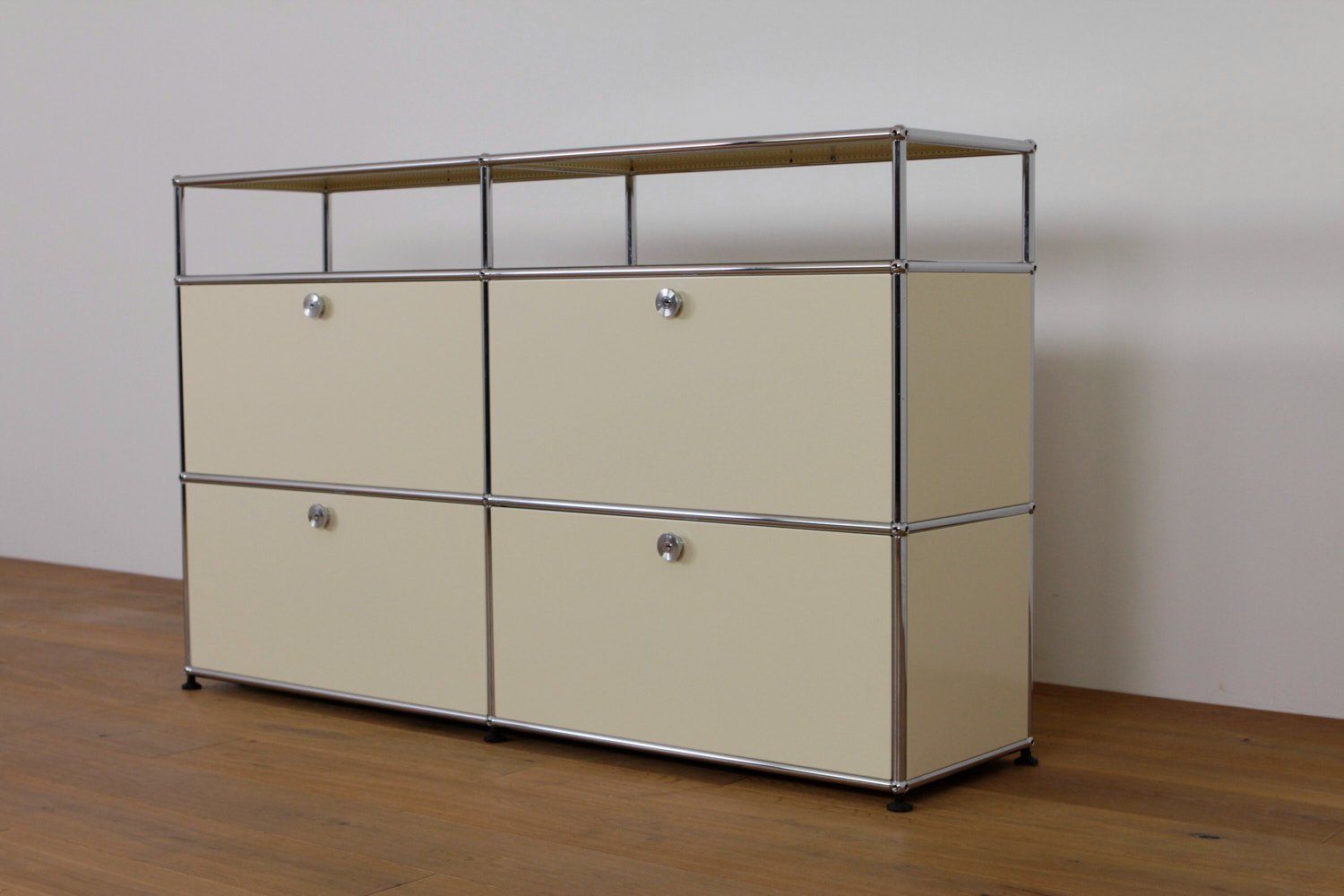 USM Scaffali: USM Haller Highboard // UPCYCLED! // NEUE FARBEN – Nuovo (secondo la descrizione) da Affoltern am Albis venduto da StudioStandard 1