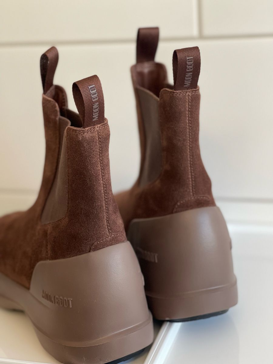 Moon Boot Scarpe da uomo: Moon Boot Brown Suede Chelsea Boots - Excellent Condition! – Nuovo (secondo la descrizione) da Dietikon venduto da ami_zvp7 1