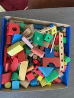Holzbausteine bunt gebraucht